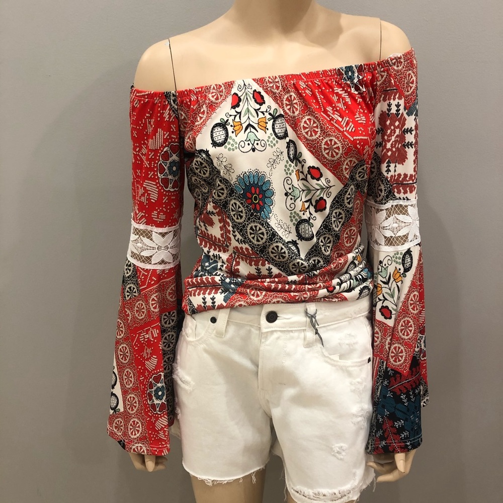 NWT printed long sleeve with lace detail *multiple